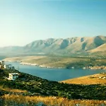 Mani Charabos *