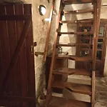 فيلة Mani Charabos Stavríon