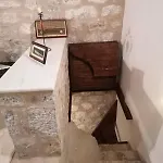 فيلة Mani Charabos *