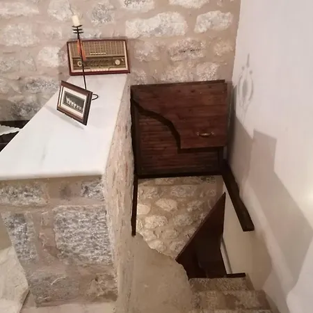 Villa Mani Charabos *