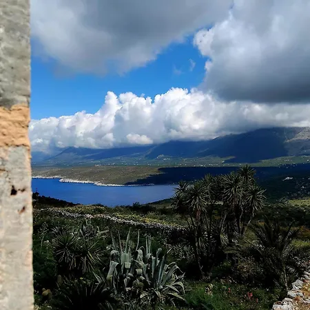 Mani Charabos * Stavríon