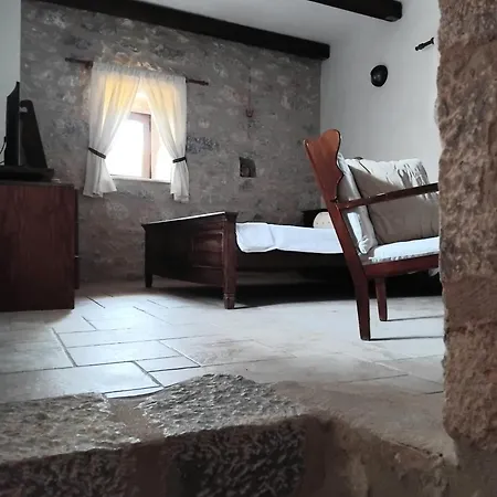 Mani Charabos * Stavríon