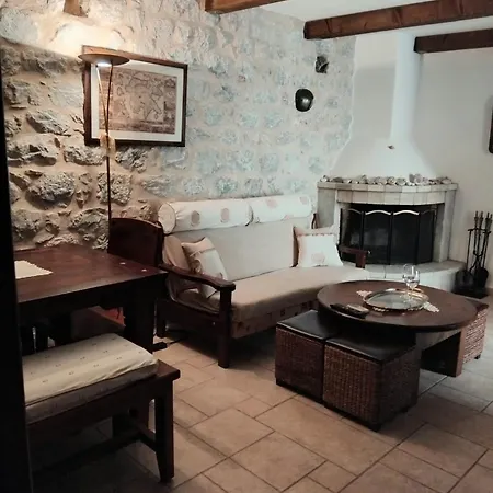 Vila Mani Charabos