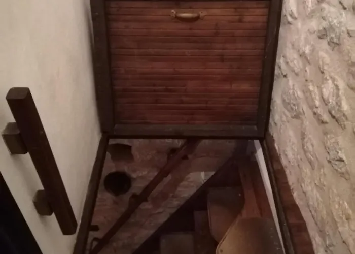 Βίλα Mani Charabos