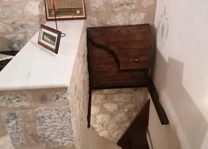 Βίλα Mani Charabos *