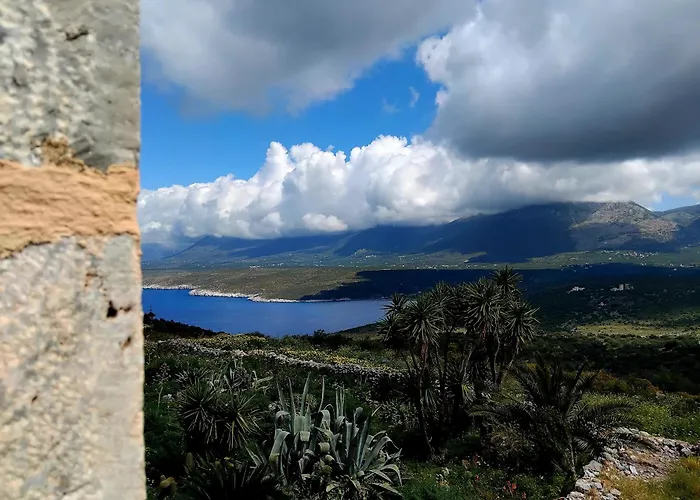 Mani Charabos * Stavrion